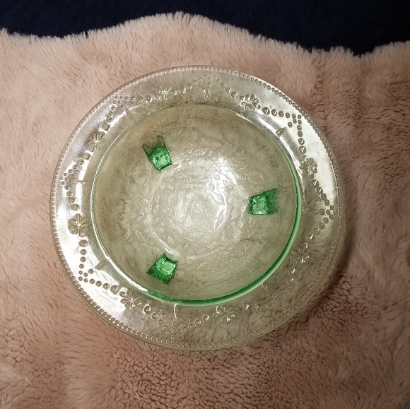 Vintage Depression Uranium Glass 3-legged Bowl Dish - Picture 4 of 9